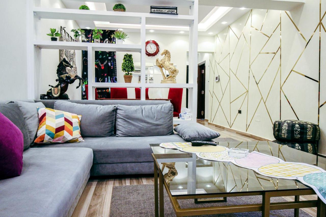 Comtemporary In Cairo's Centre Apartment *